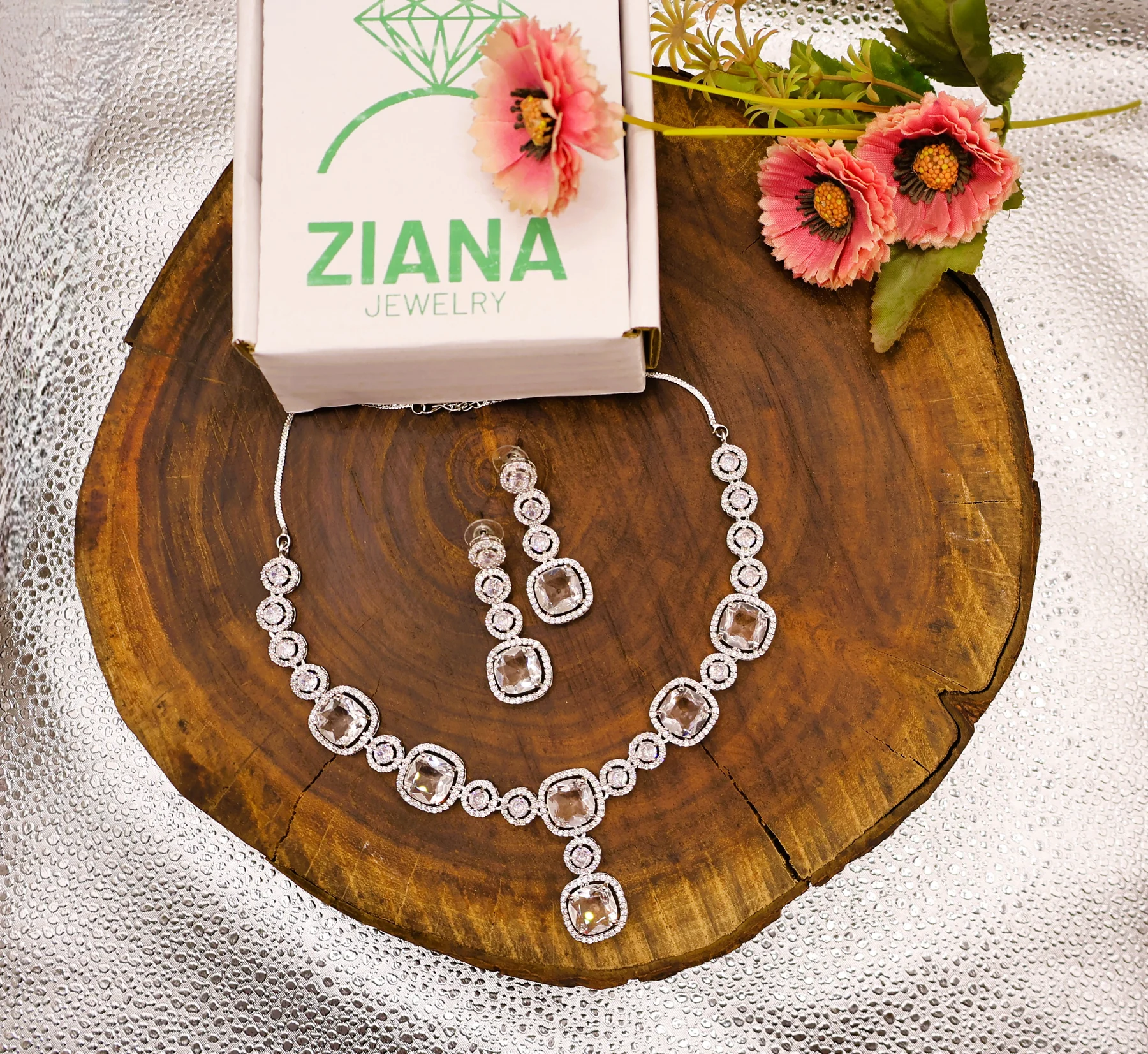 Clear Round Solitaire Necklace Set