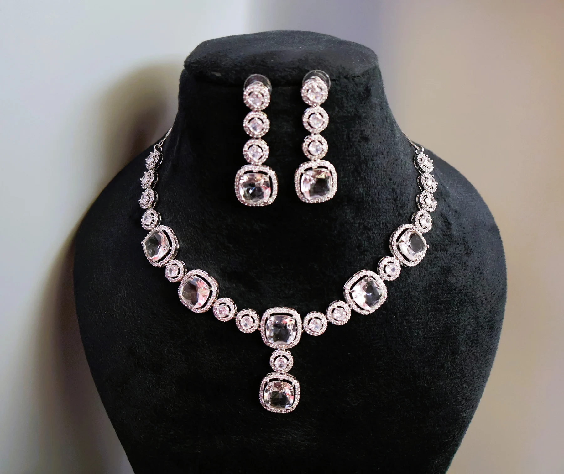 Clear Round Solitaire Necklace Set – alternate product view 3