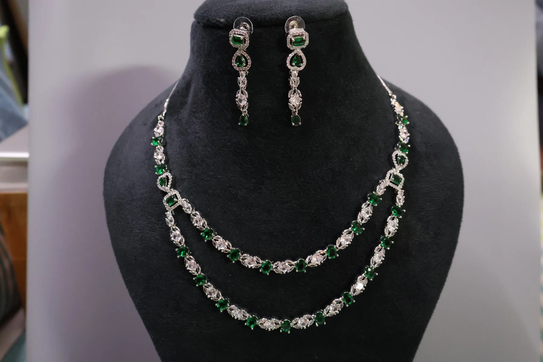 Emerald Double Vine Crystal Necklace Set – alternate product view 2