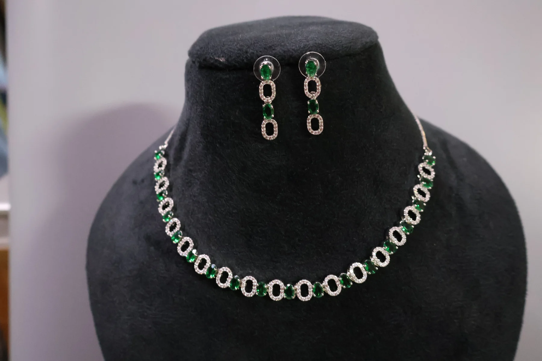 Emerald Minimal Link Necklace Set – alternate product view 2