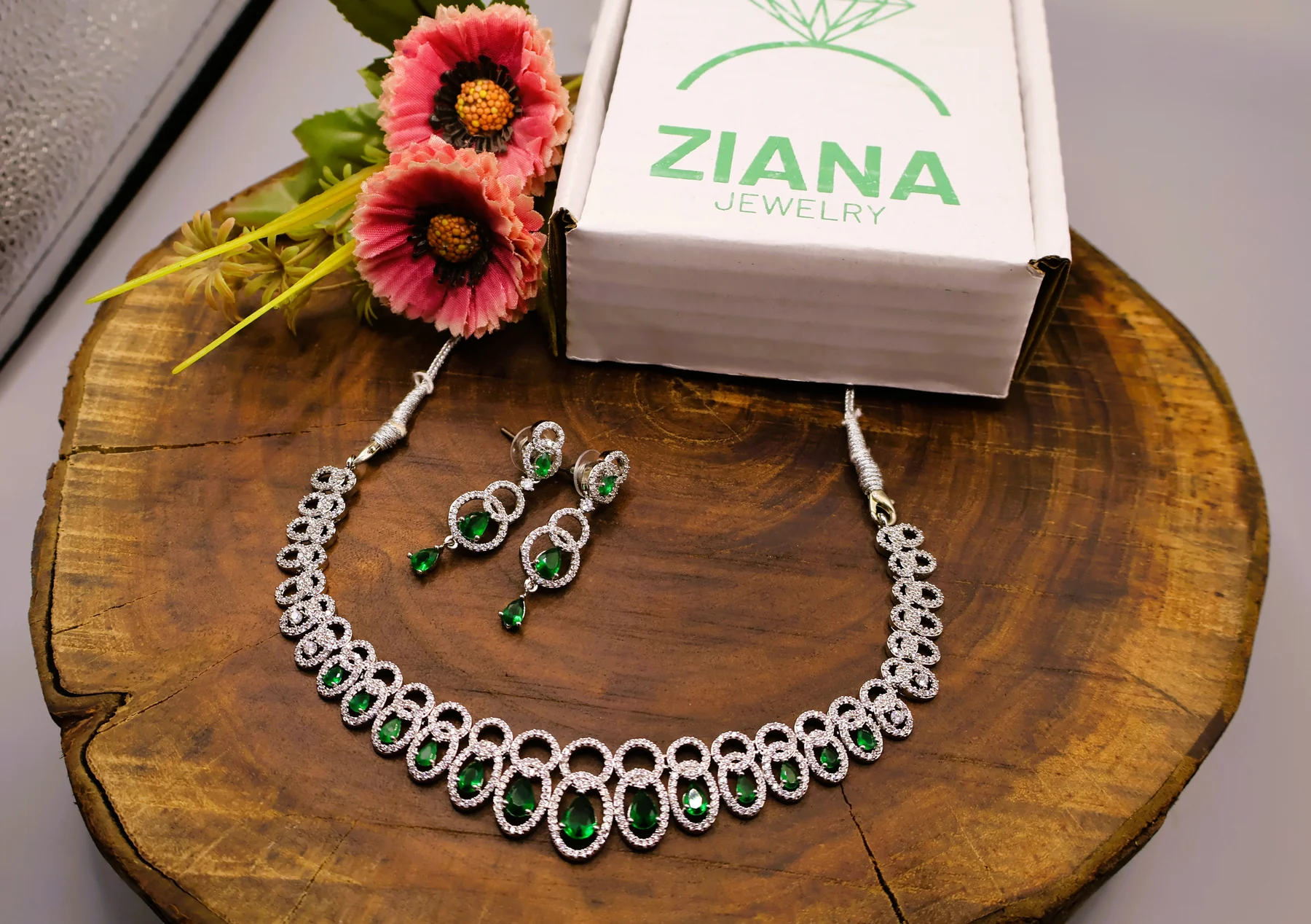 Emerald Oval Halo Crystal Necklace Set – alternate product view 2