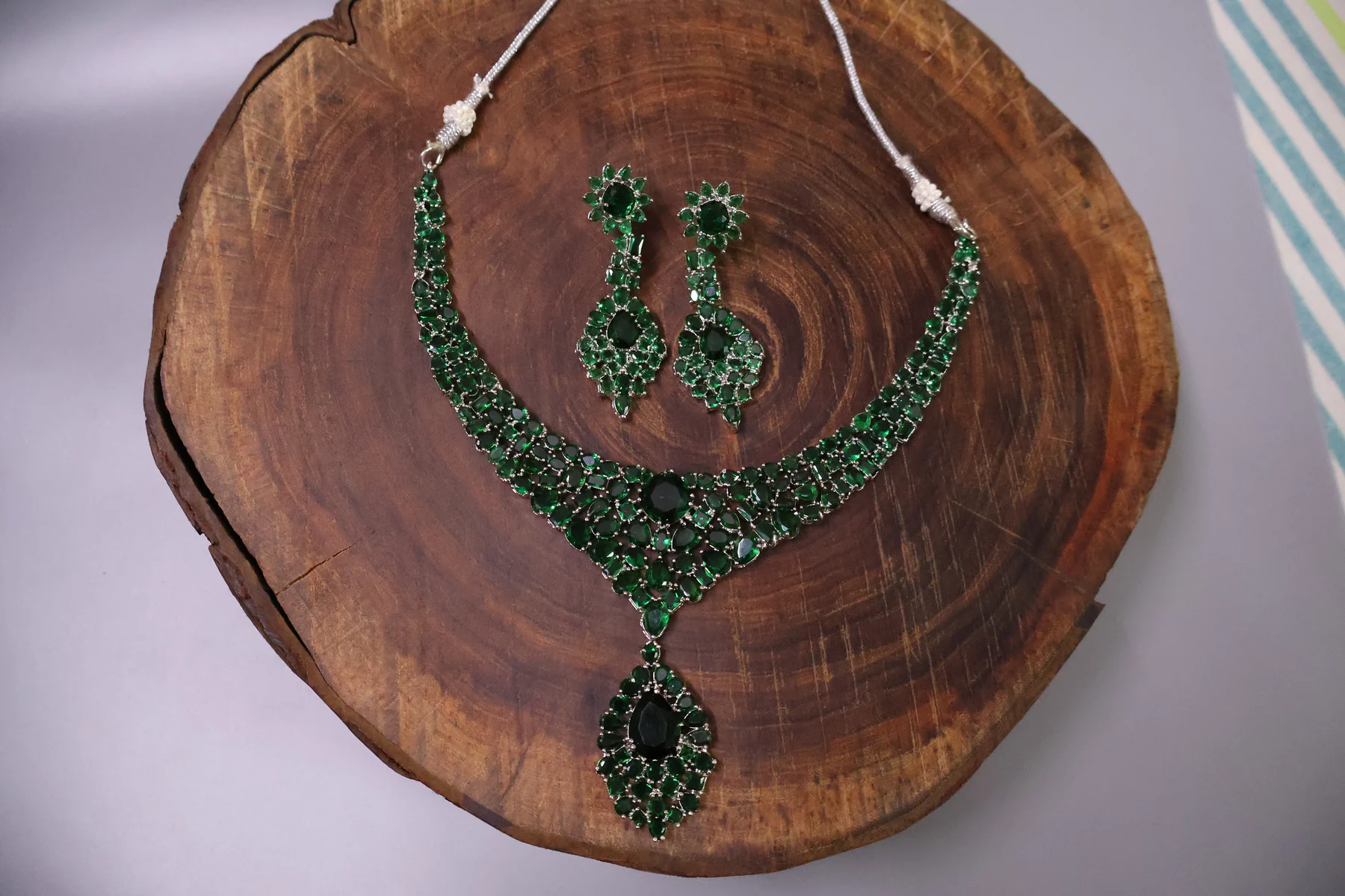 Emerald Peacock Bridal Necklace Set – alternate product view 2