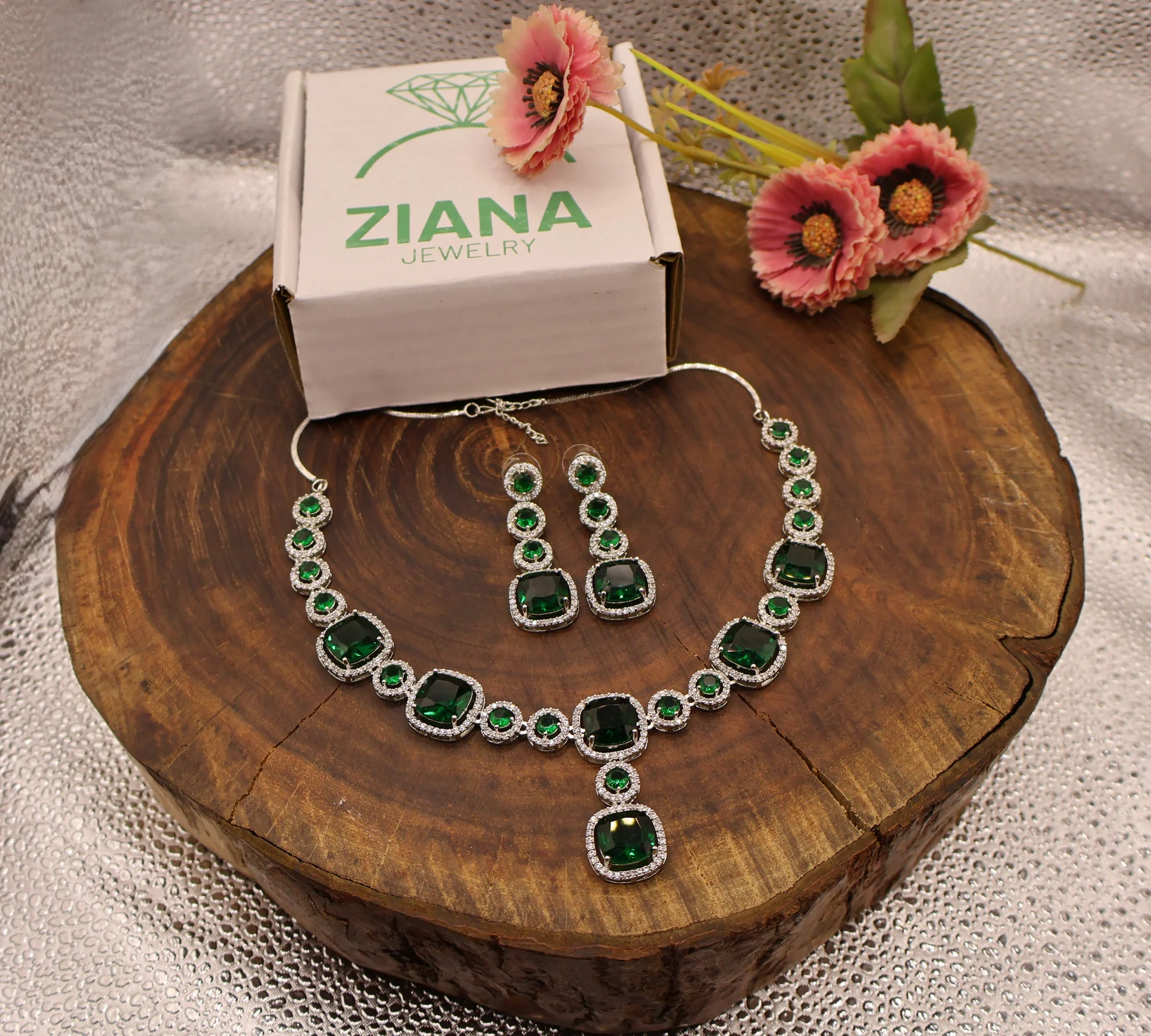 Emerald Round Solitaire Necklace Set