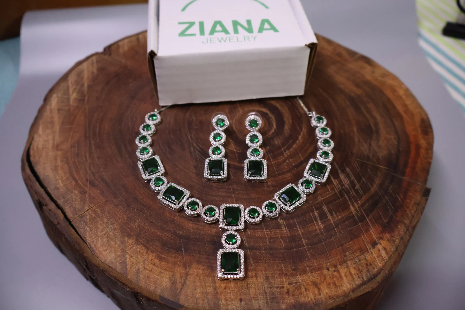 Emerald Square Crystal Necklace Set – alternate product view 2