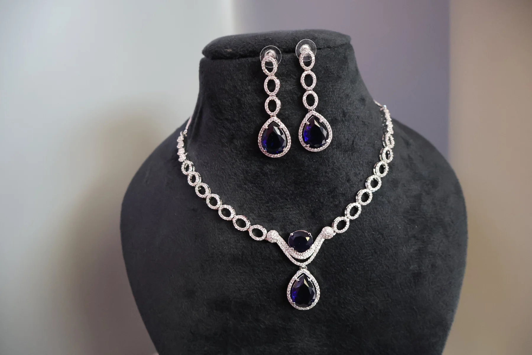 Royal Amethyst Teardrop Crystal Necklace Set – alternate product view 2
