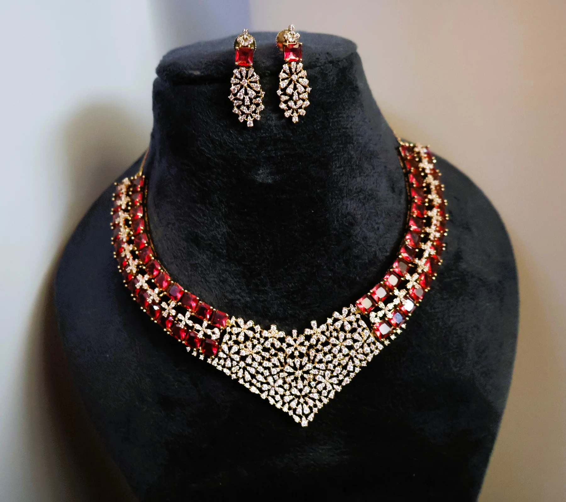 Ruby Floral Collar Necklace Set – additional gallery view 2