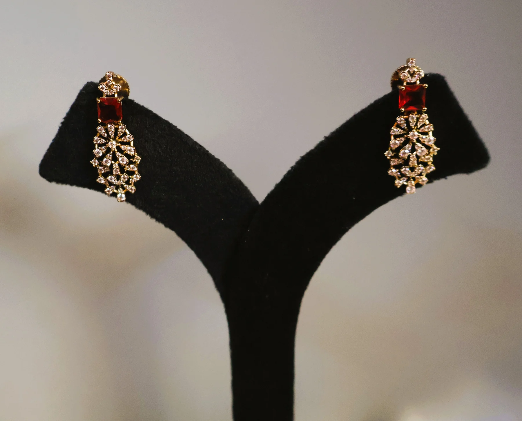 Ruby Floral Collar Necklace Set – additional gallery view 3
