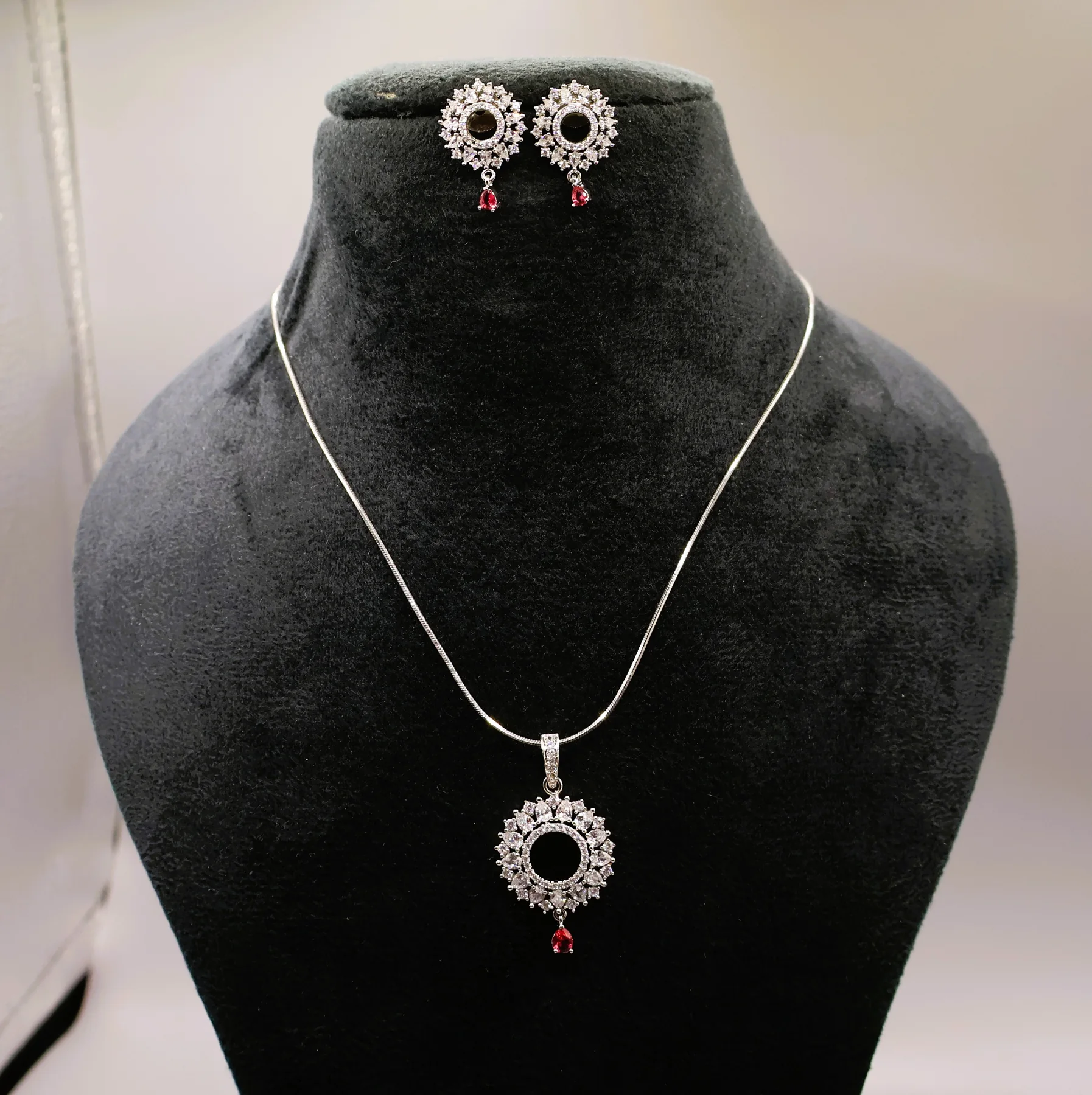 Midnight Ruby Sunburst Pendant & Earrings Set – alternate angle